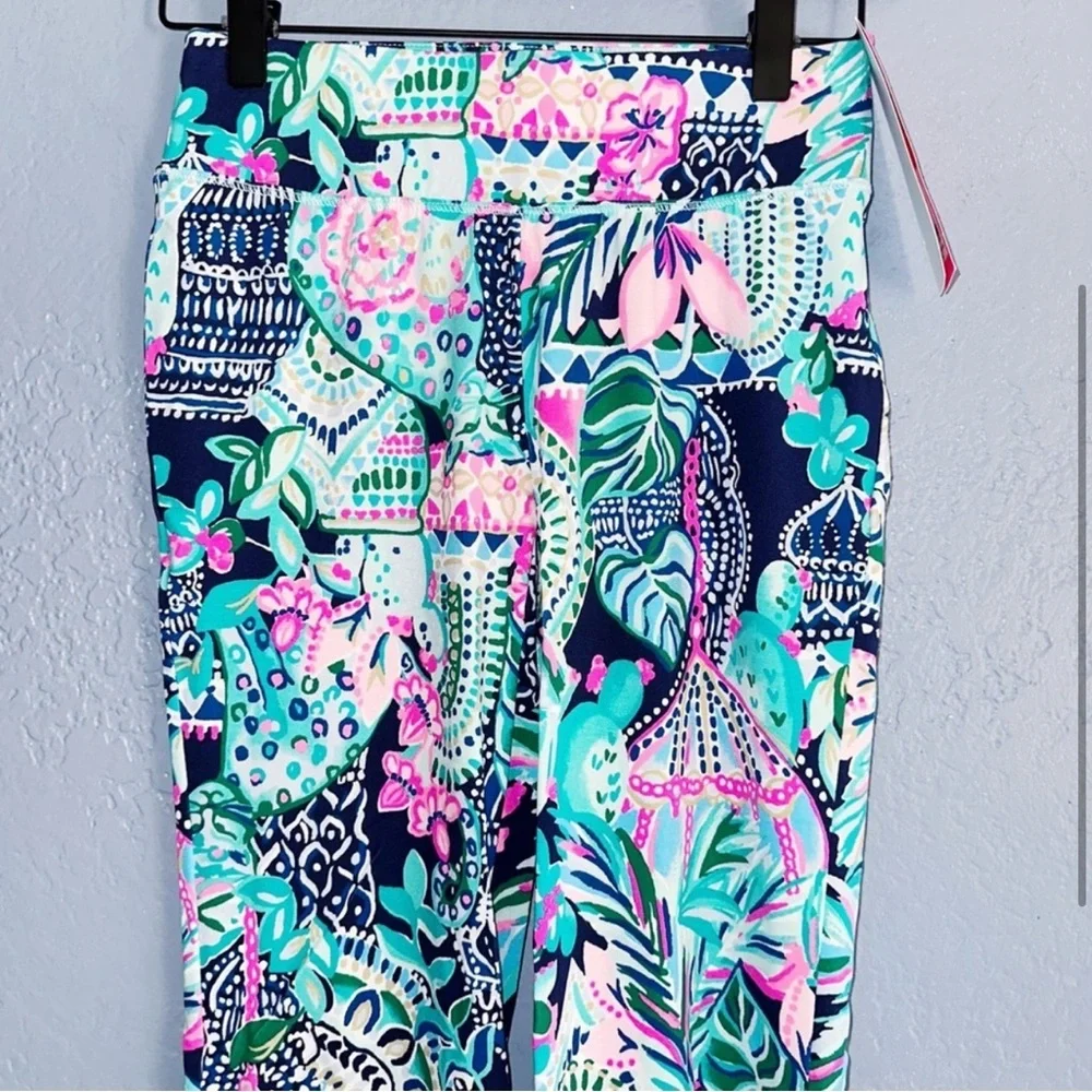 Lily Pulitzer Loralee Yoga Pants Looking Sharp Size XXS - Picture 3 of 6